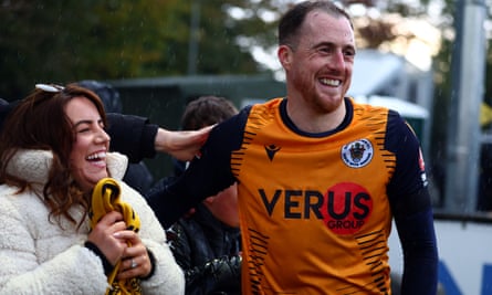 Scott Davies was on target for Slough as they earned a 1-1 draw at home to Grimsby.