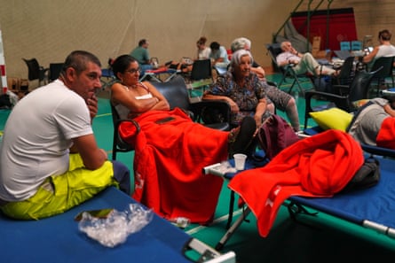 People spend the night at a sports centre after being evacuated from their homes in Cebreros, Ávila province.