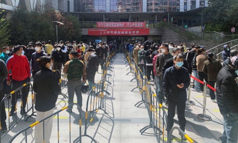 A long queue for Covid testing in Shanghai