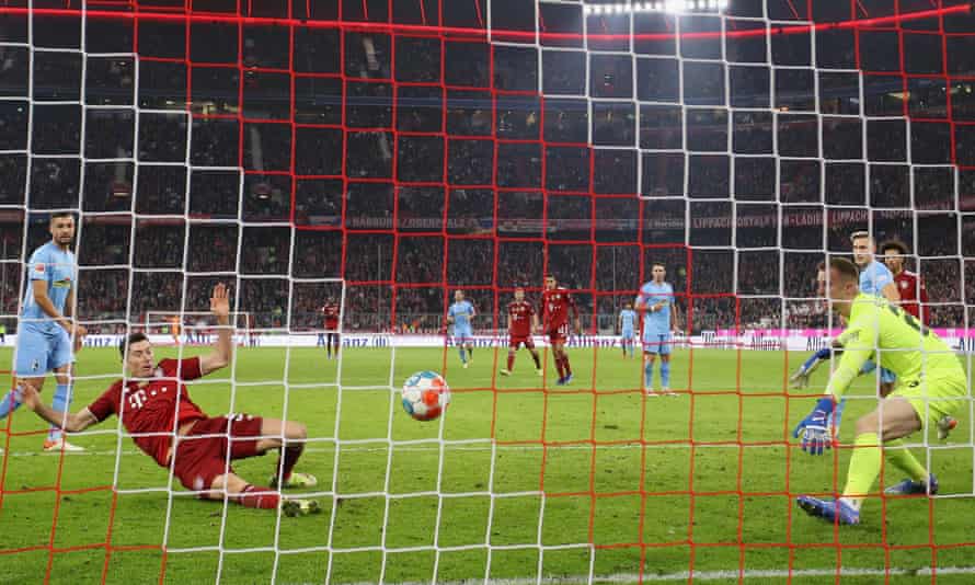 Robert Lewandowski scores Bayern Munich’s second goal in the victory over Freiburg.