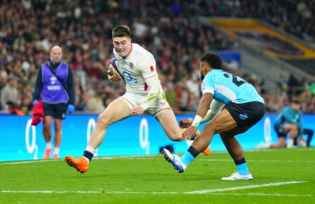 England's Tommy Freeman flies down the wing against Fiji
