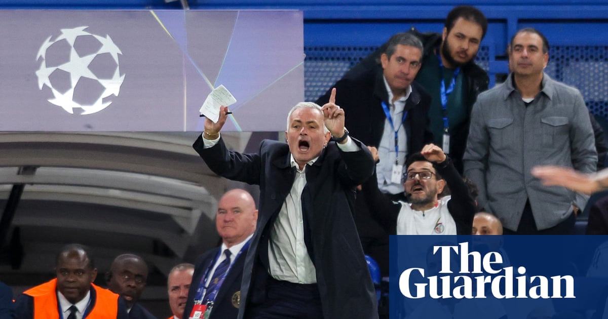 Faux-humble José Mourinho plays his part on oddly tender Chelsea return