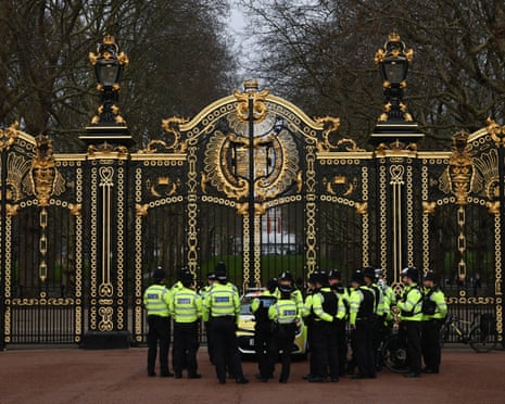 Police officers outside the gate of Buckingham Palace in February 2026.