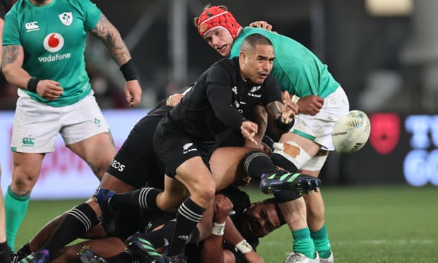 Aaron Smith plays the ball for New Zealand