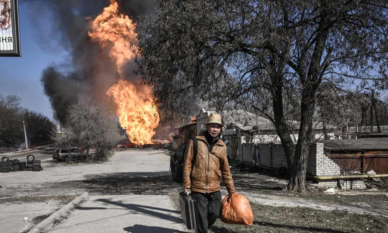 War in Ukraine: Mariupol theatre bombing death toll ‘at least 300’ as UN reports mass graves in city (theguardian.com)