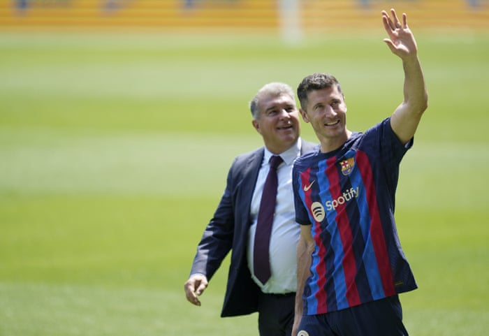 Robert Lewandowski (right) with Barcelona’s president Joan Laporta.