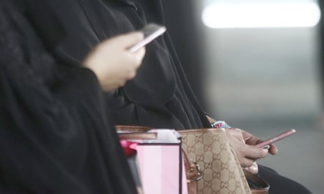 Saudi women using mobile phones