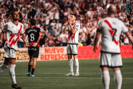 Tense times for Gerard Gumbau and Rayo during the game