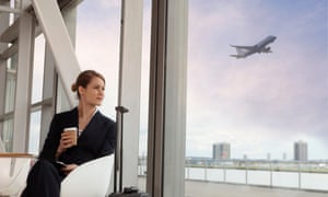 Businesswoman drinking coffee in airportCT7DP0 Businesswoman drinking coffee in airport London, England, United Kingdom Model Release