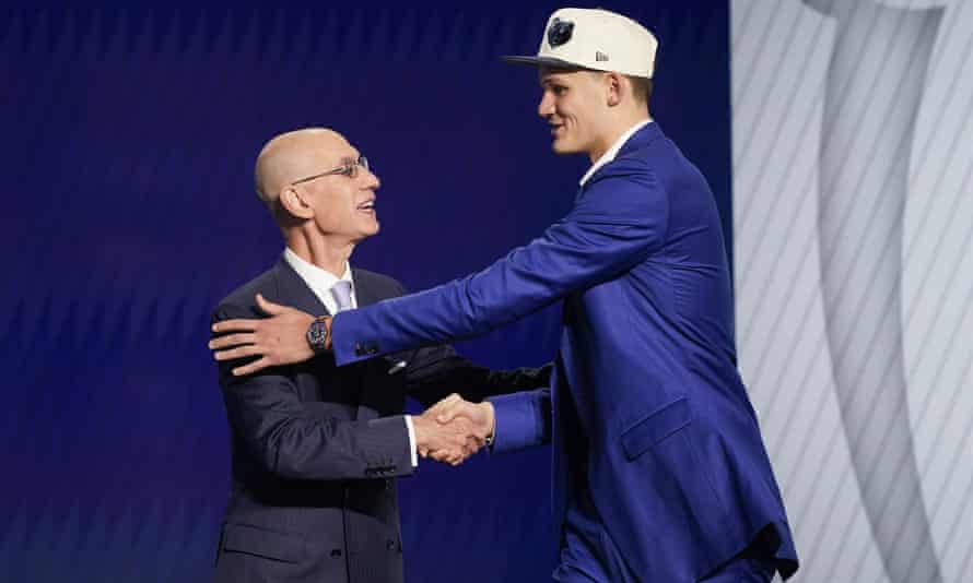 Walker Kessler makes his first steps as an NBA player