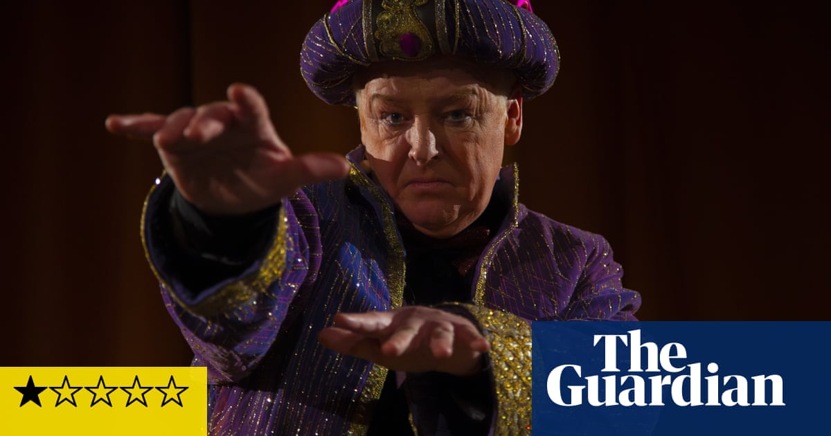 Sideshow review – Les Dennis’s washed-up psychic can’t see he’s in a terrible movie