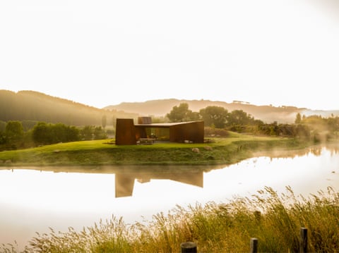 hospitality – Te Mānia by Stevens Lawson ArchitectsThis luxury guest residence at Craggy Range winery was praised for its assertiveness and idiosyncrasy.