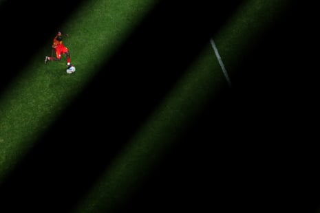 Yoane Wissa scores