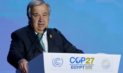 António Guterres speaking at a lectern at the Cop27 summit in Egypt