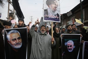 Kashmiri Shiite Muslims shout anti American and anti Israel slogans in Magam, north of Srinagar, in Indian controlled Kashmir
