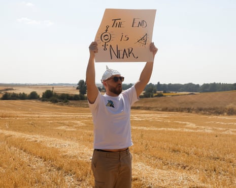 That’s not me though – that’s Cristian Casorran, 42, who poses wearing a foil hat and holding a sign ahead of a solar eclipse in Villalibado, Spain.
