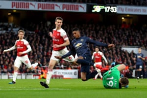 Leno collects the shot from Rashford.