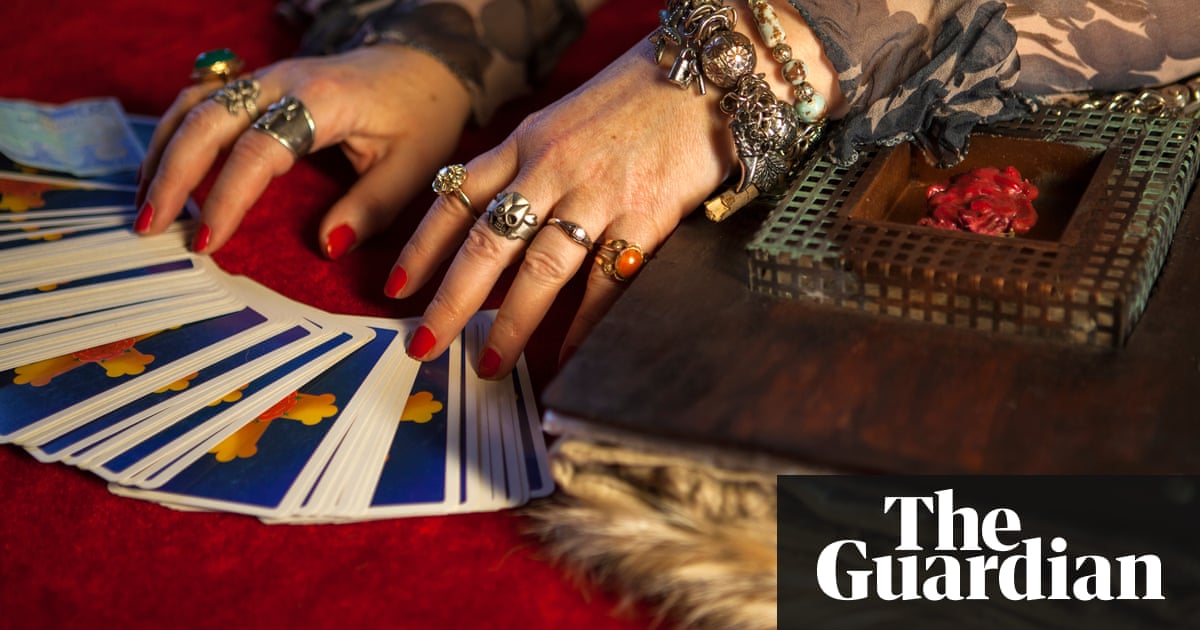 She didn’t see it coming: psychic arrested for $800,000 fraud