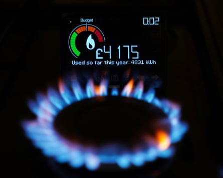 Handheld smart meter on a kitchen hob