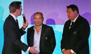 Eddie Jones y Steve Hansen (derecha) son entrevistados en el sorteo de la Copa del Mundo en Kyoto en 2017.