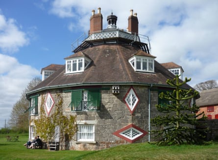 A la Ronde house, a sixteen sided building, with diamond shaped windows.