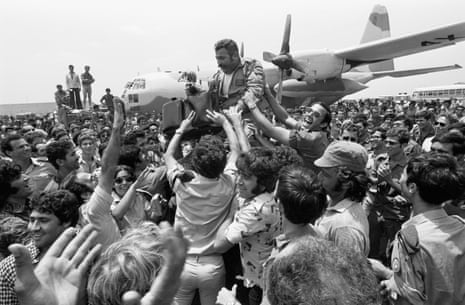 A crowd lifts the squadron leader of the rescue planes on their return to Israel after the rescue of Israeli hostages in the Entebbe raid, July 1976