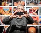 Martin Parr scompare a 73 anni: l'eredità fotografica di un osservatore ironico