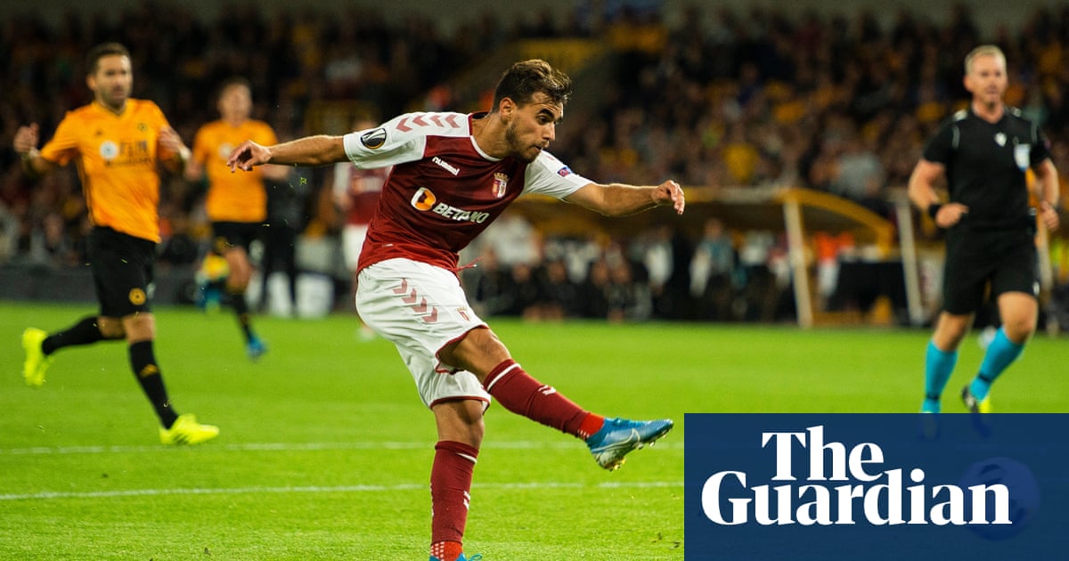 Wolves make poor start to group stage as Braga exploit sloppy defending