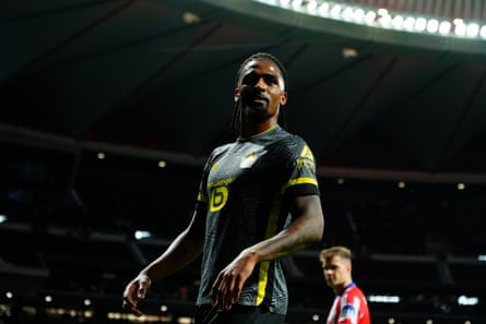 Alexsandro playing for Lille in the Champions League.