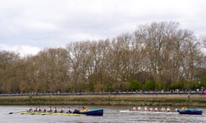 Oxford et Cambridge s'alignent pour lancer la 76e Women's Boat Race.