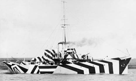 Gunboat HMS Kildangan in dazzle camouflage, 1918.