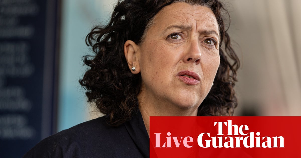 Australia news live: Monique Ryan maintains slim lead in Kooyong as other independents fall behind; cricketing great mourned do sex