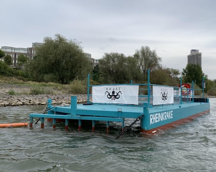 Litter trap on the Rhine