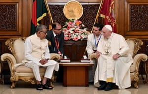 Pope Francis is welcomed by Bangladesh President Abdul Hamid at the Presidential Palace in Dhaka, 30 November