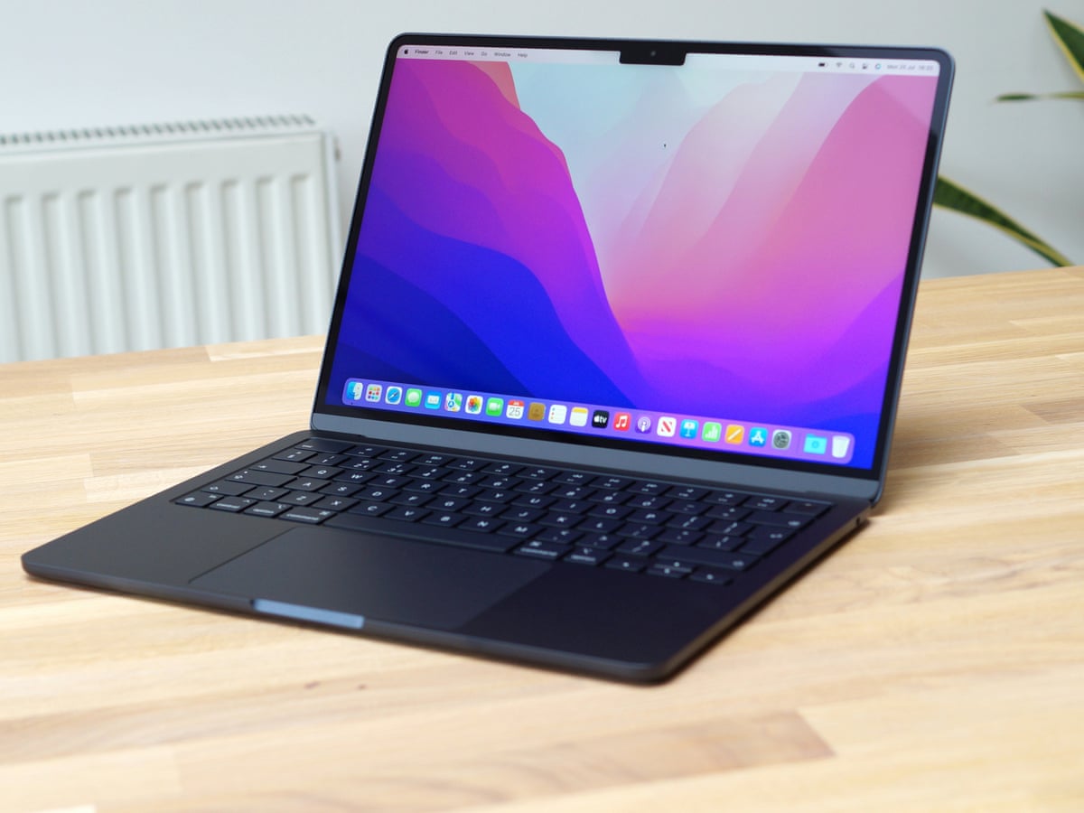 Apple MacBook Air M2 - Best Laptop for Bloggers