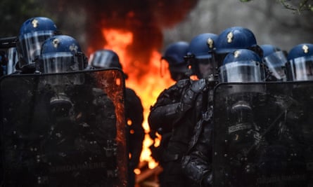 Officers in riot gear at an operation in Notre-Dame-des-Landes