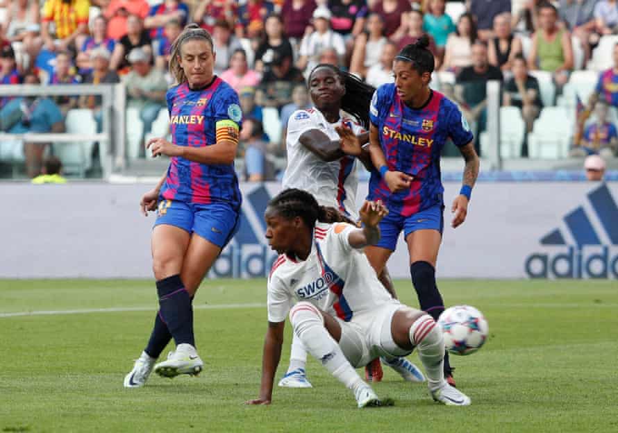 Alexia Putellas picks one up for Barca.