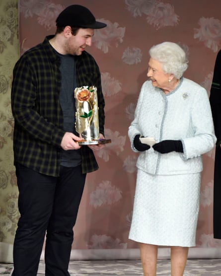 Richard Quinn receives his award from the Queen.
