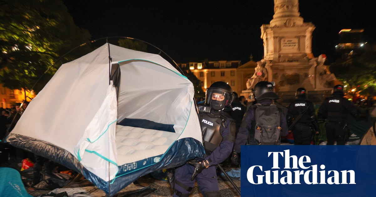 Police in Portugal ‘use dogs and batons’ to dismantle housing protest camps