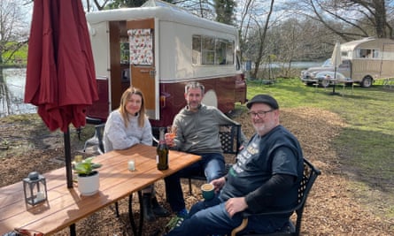 Wendy, penulis Nick dan Johnny Vegas di situs.
