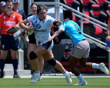 Ilona Maher runs with the ball against Fiji’s Setaita Railumu