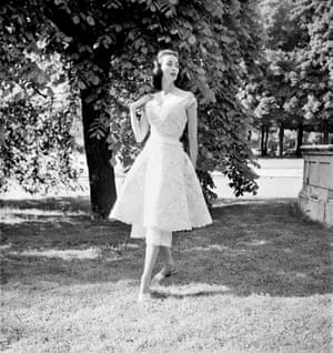 Short Lace Dress - Paris 1960 Haute Couture Chanel Willow Series