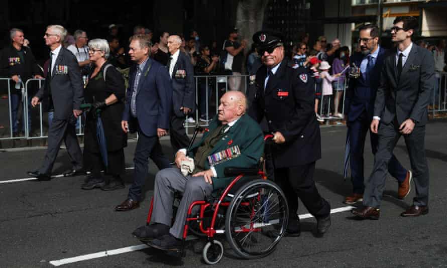 Australians and New Zealanders commemorate the day