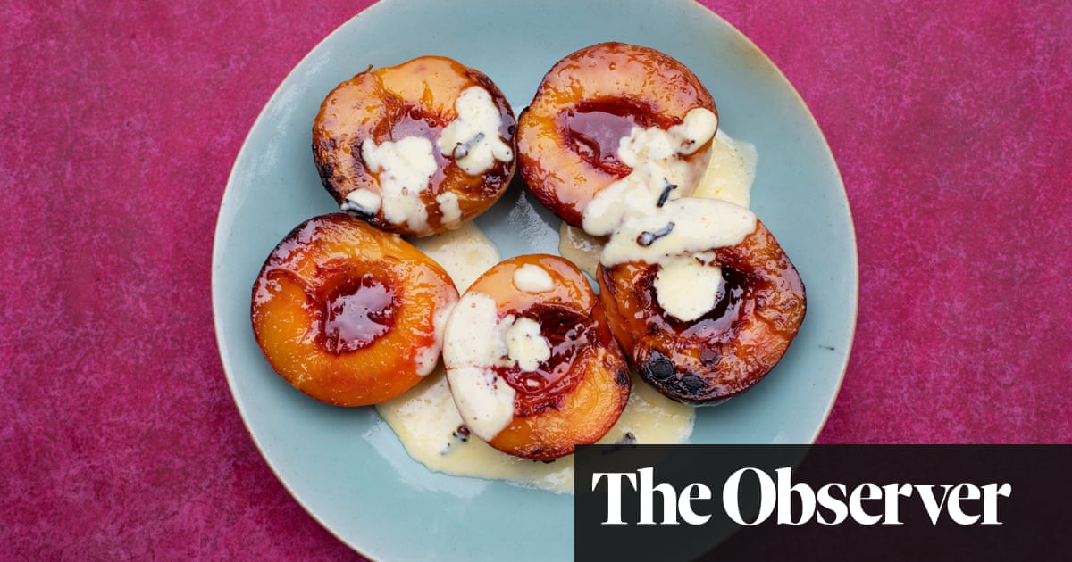 nigel-slater-s-recipe-for-baked-peaches-and-cinnamon-cream-sauce
