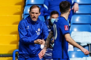Cheslea Manager Thomas Tuchel issues instructions to Christian Pulisic.