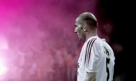 Zinedine Zidane with pink smoke