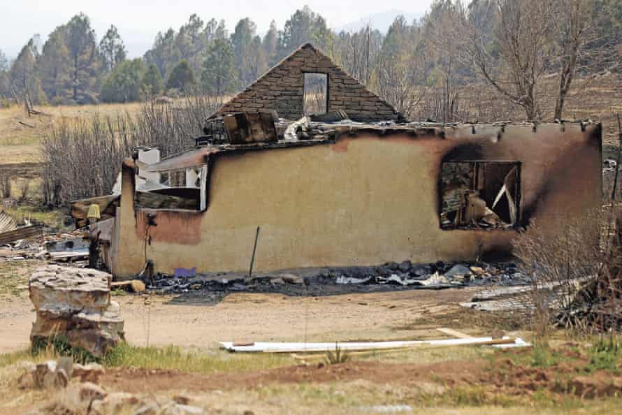 Une maison incendiée à Sapello, au Nouveau-Mexique.