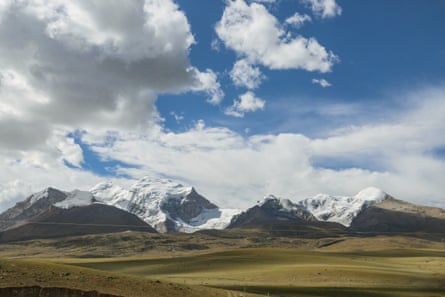 Snowy mountain range in the Tanggula mountains, Jiangsu province, in china