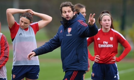 Arsenal Women S Joe Montemurro Returns To Australia For Family Reasons Arsenal Women The Guardian