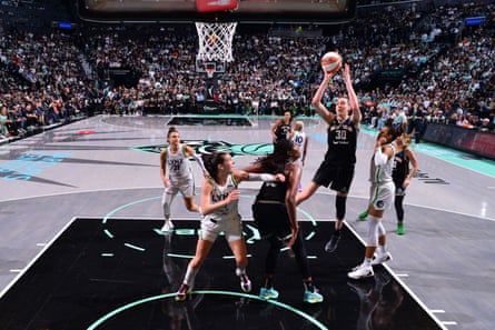 Liberty and record-breaking Stewart hold off Lynx to level WNBA finals | WNBA | The Guardian